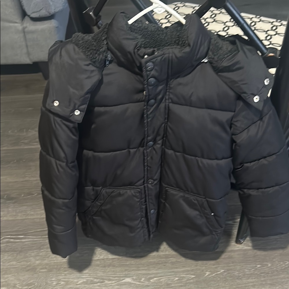GAP Black Puffer Jacket with High Collar and Quilted Design